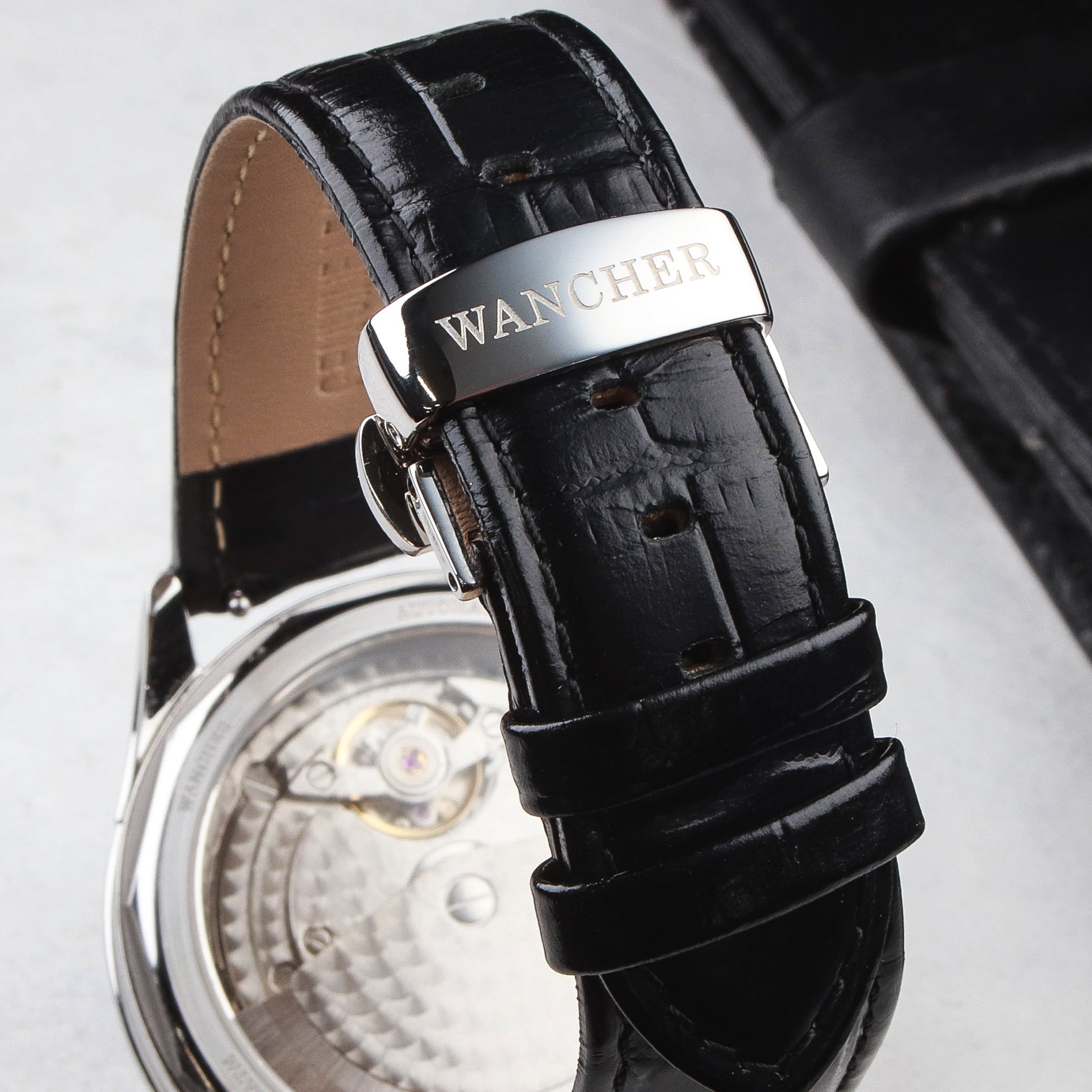 Italian Calfskin Leather Strap - Butterfly Buckle Clasp Type - Wancher Watch Wancher Watch Wancher Watch Italian Calfskin Leather Strap - Butterfly Buckle Clasp Type {{ Automatic Watch {{ Watch }} }} {{ Japan }} 上品な21mmラグ幅のイタリア製本物のレザーストラップには蝶々の留め具が付いています。この豪華なアクセサリーであなたの時計を引き立てましょう